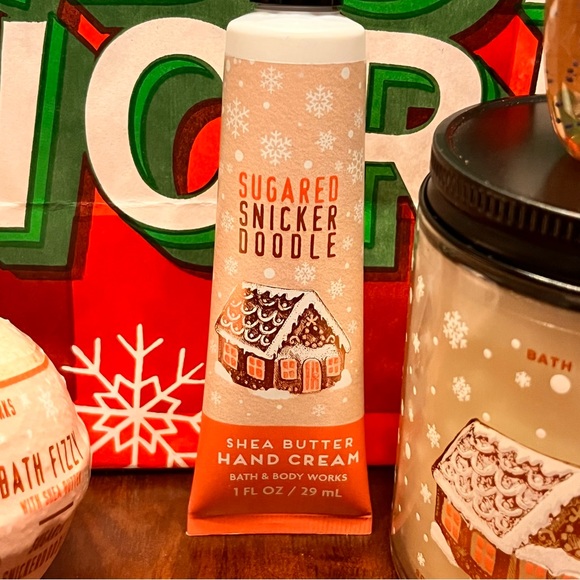Bath & Body Works Sugared Snickerdoodle Candle, Hand Cream & Gel, Bath Fizzy set - Picture 4 of 9